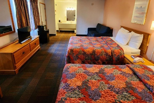 Silver Saddle Motel image 10